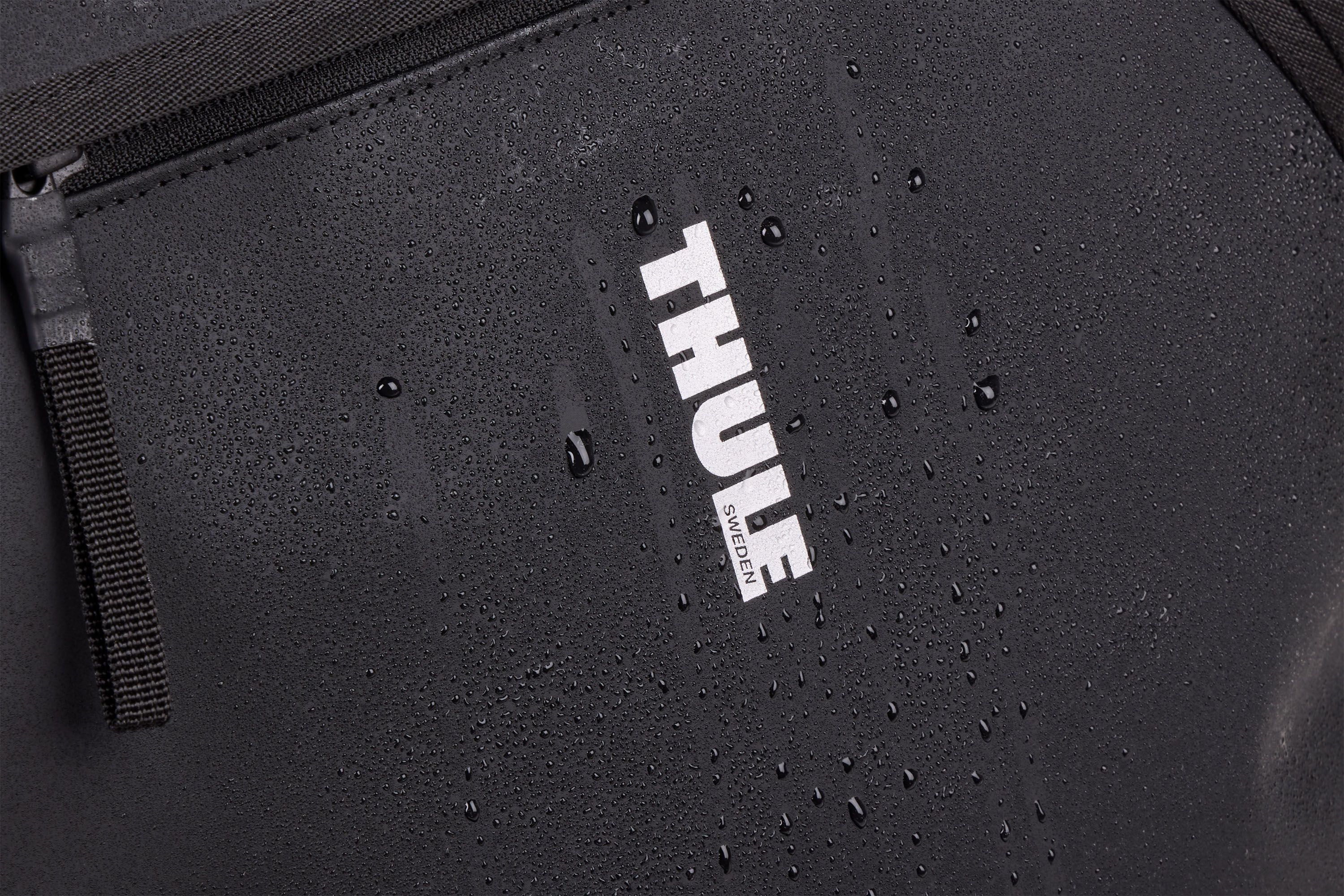 Thule Chasm tote with InLock 25L black