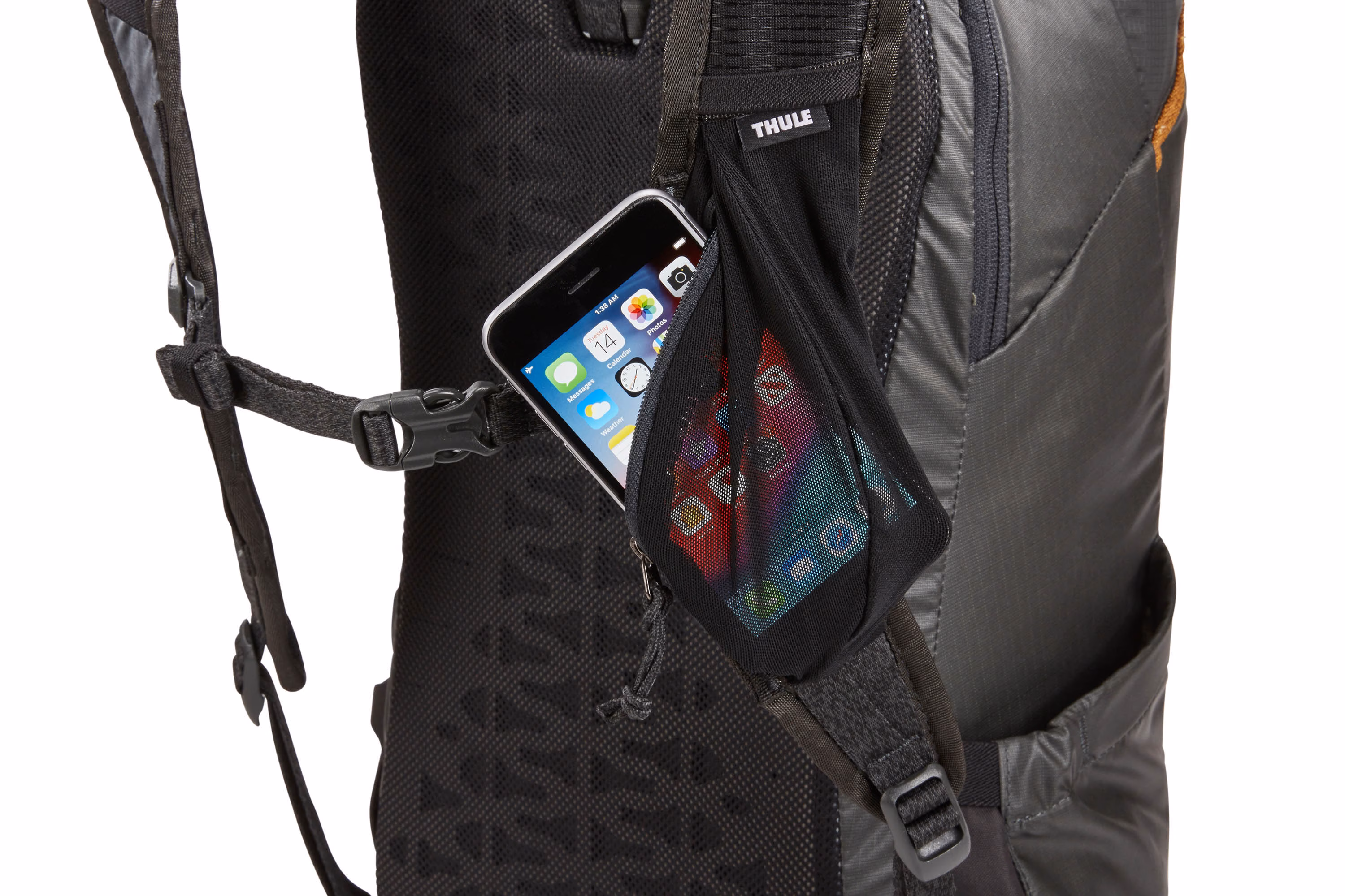 Thule Stir 20L shoulder strap pocket