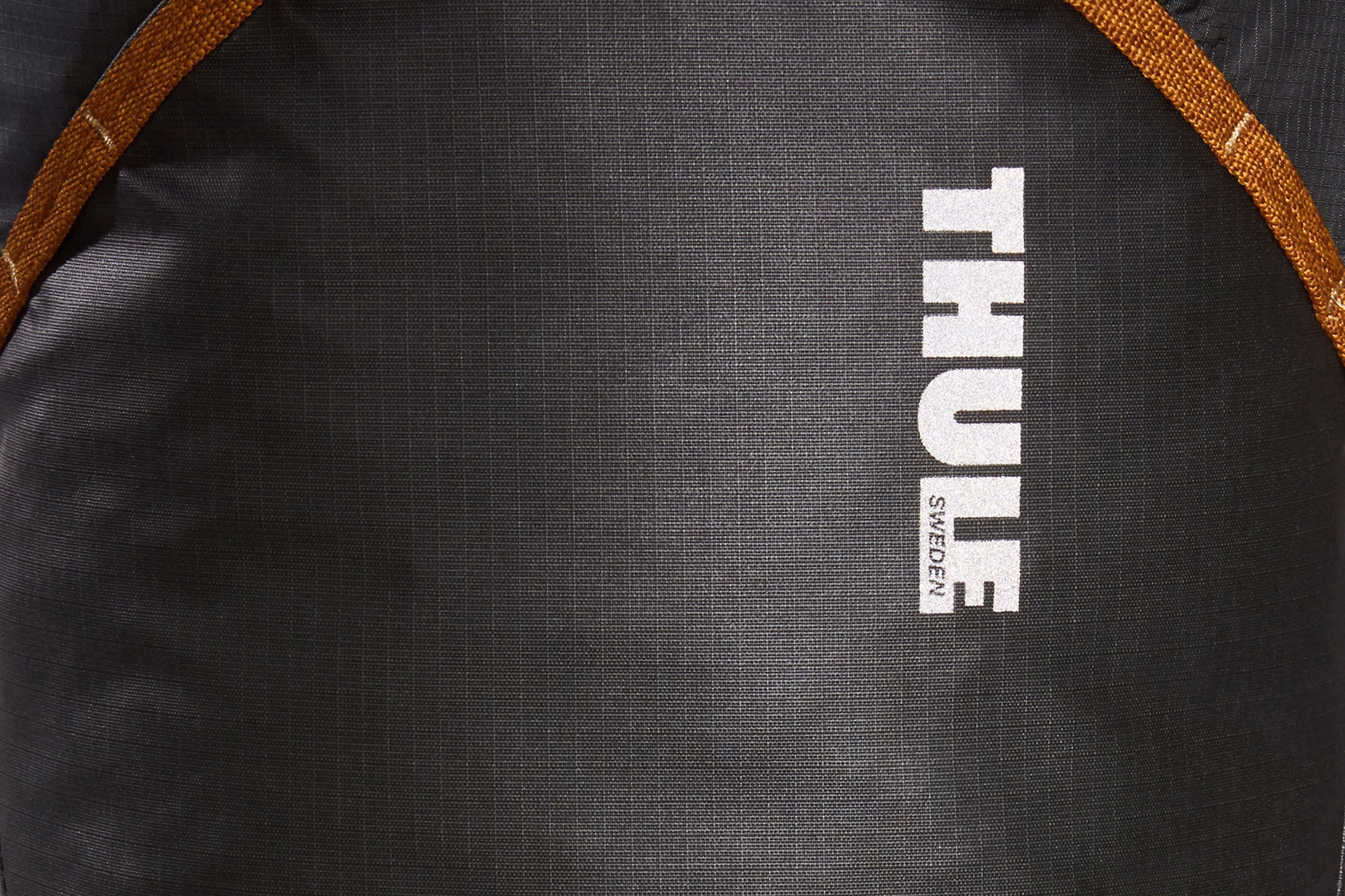 Thule Stir 20L reflective tape