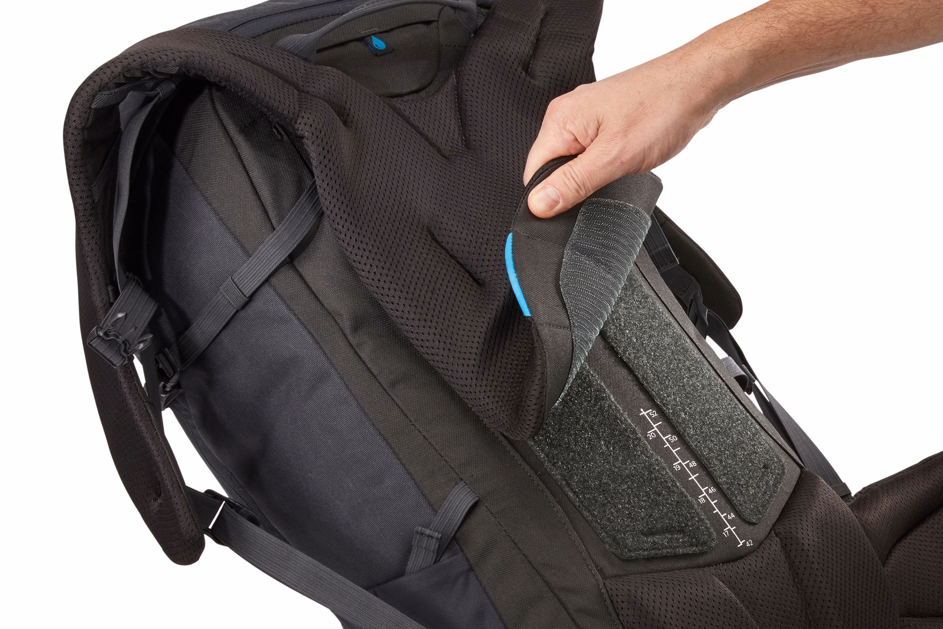Thule AllTrail X 35L adjustable fitting