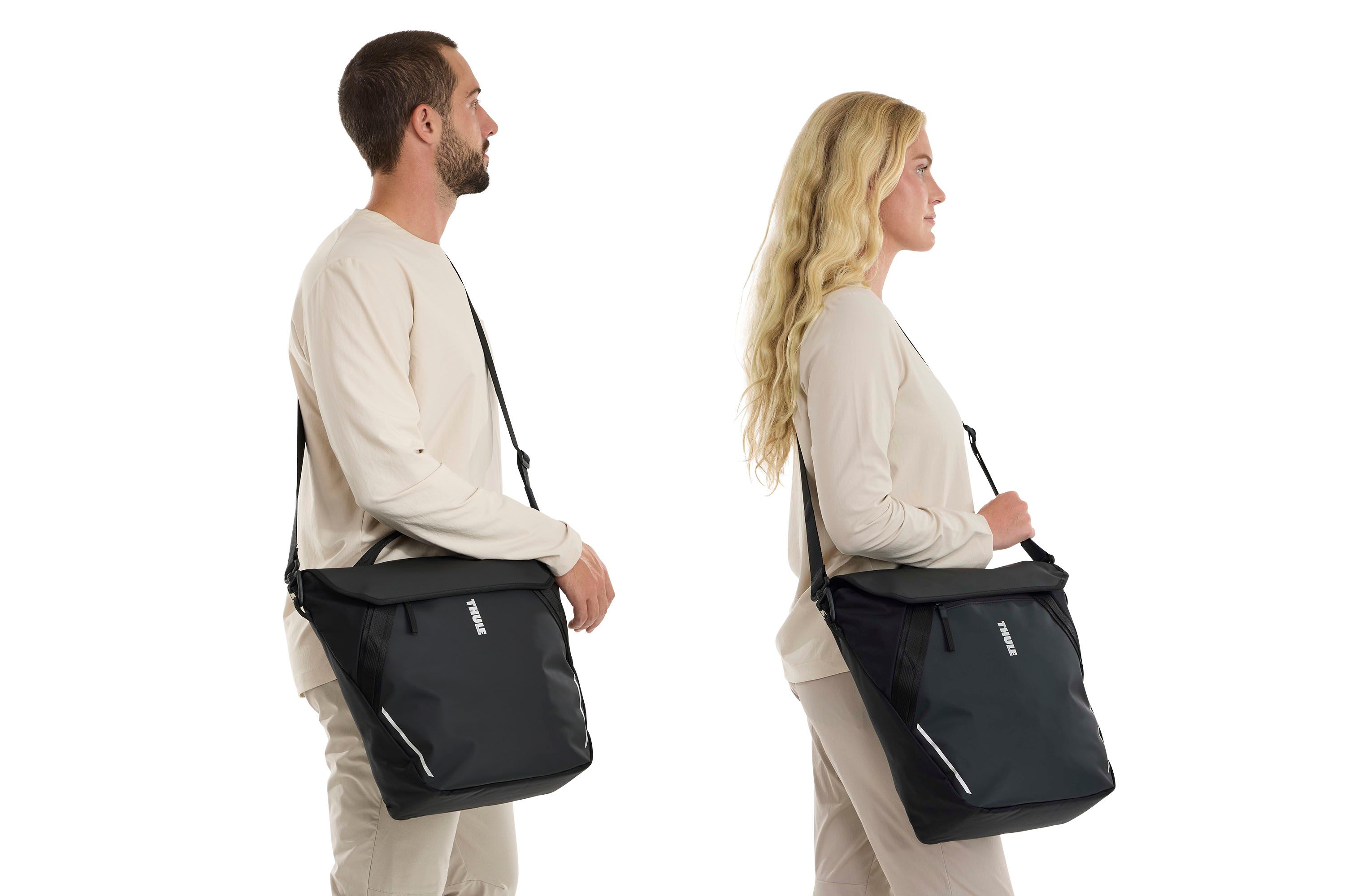 Thule Chasm tote with InLock 25L black